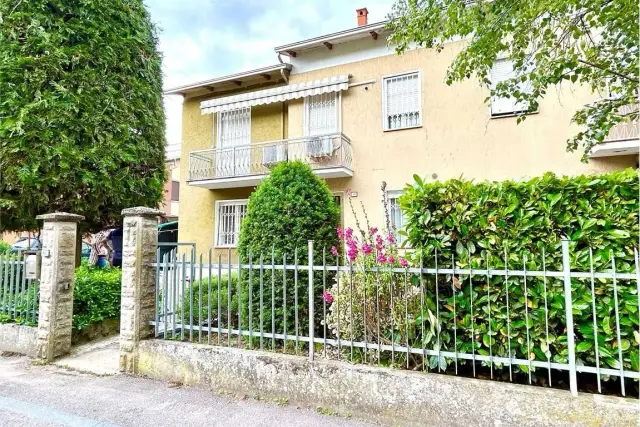 Terraced house in Via Marzabotto , 38, Correggio - Photo 1