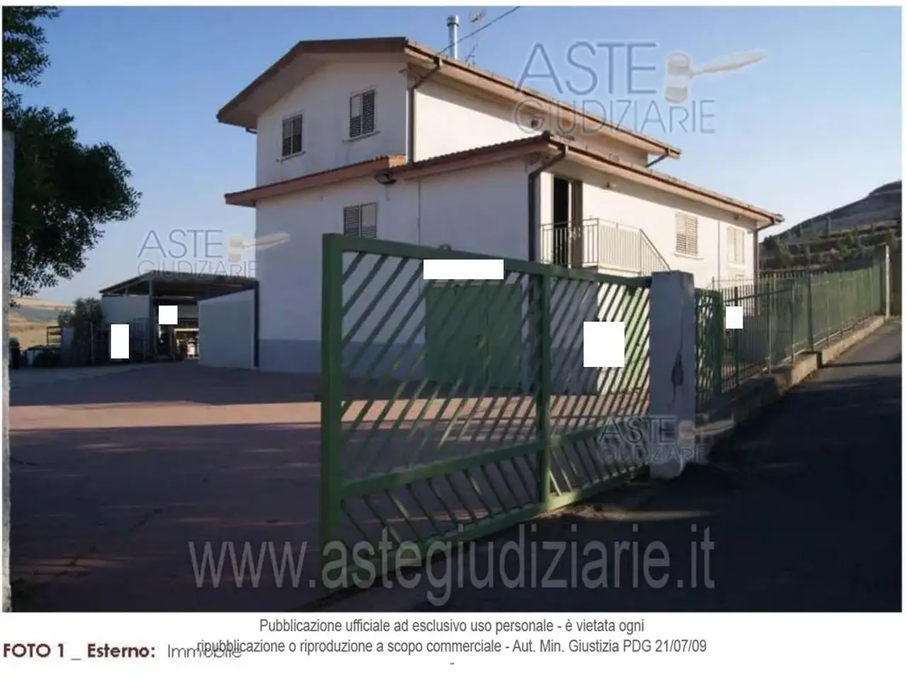 Fabbricato misto in Via S. Nicola dell'Alto, 48, 88900 Crotone Kr, Italia 48, Crotone, {3} - Foto 1