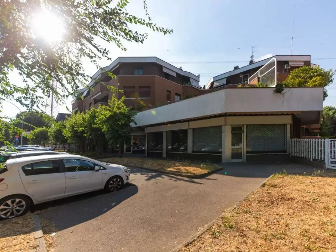 Negozio in Piazza Cinque Giornate 18, Arese, {3} - Foto 2
