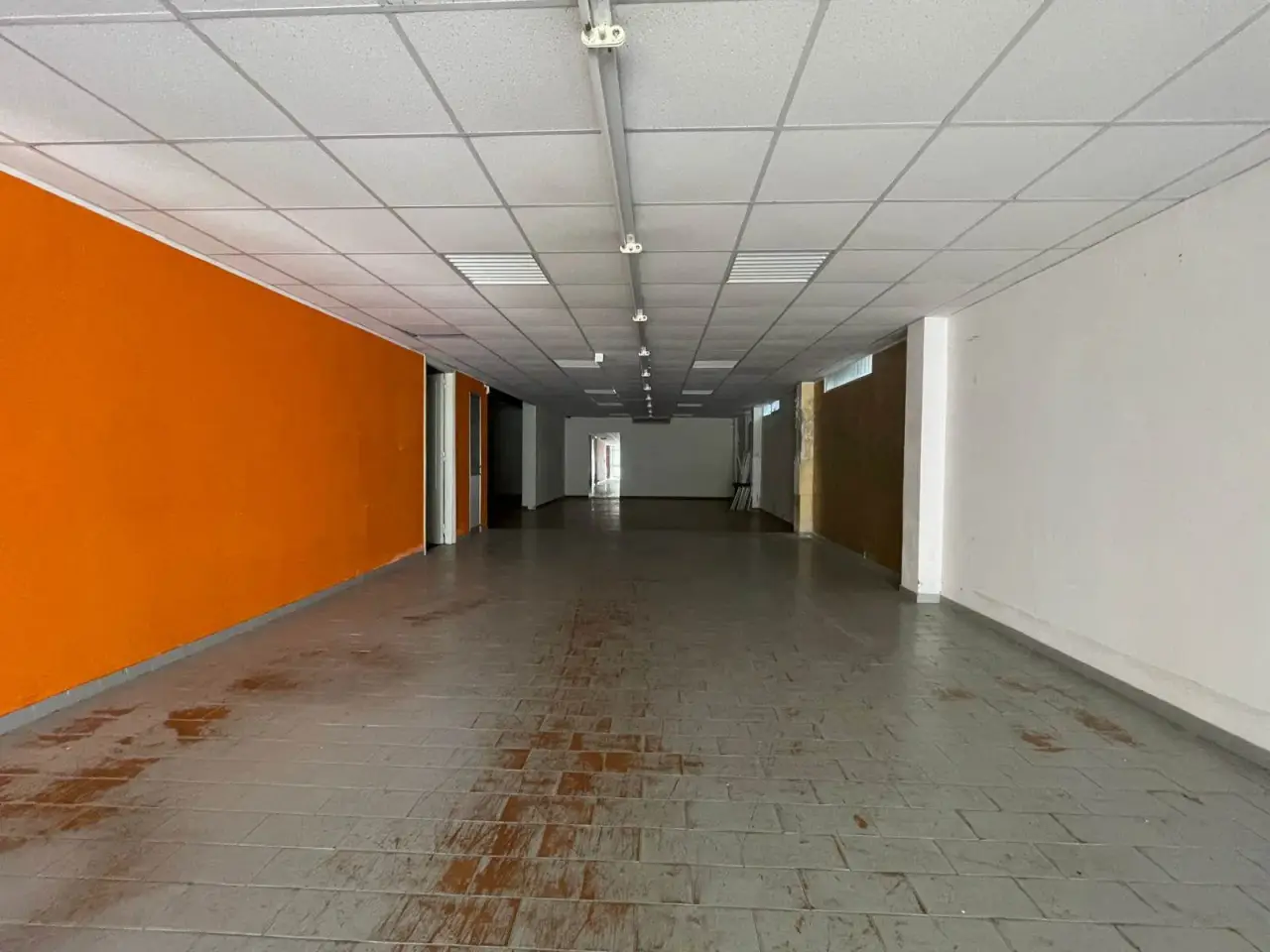 Magazzino in Via Cuoco, Cagliari, {3} - Foto 1