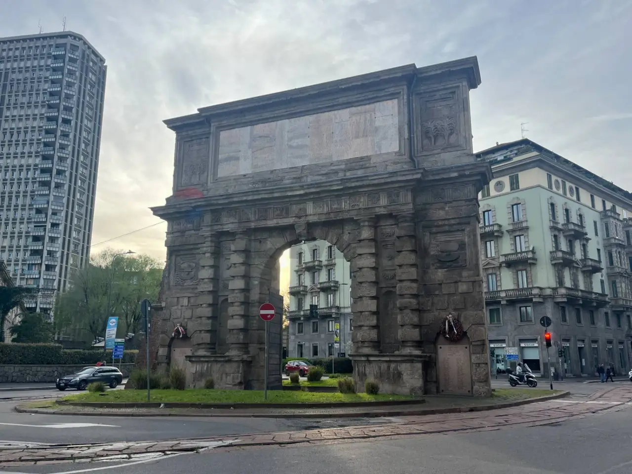 Esercizio commerciale in , Milano, {3} - Foto 1