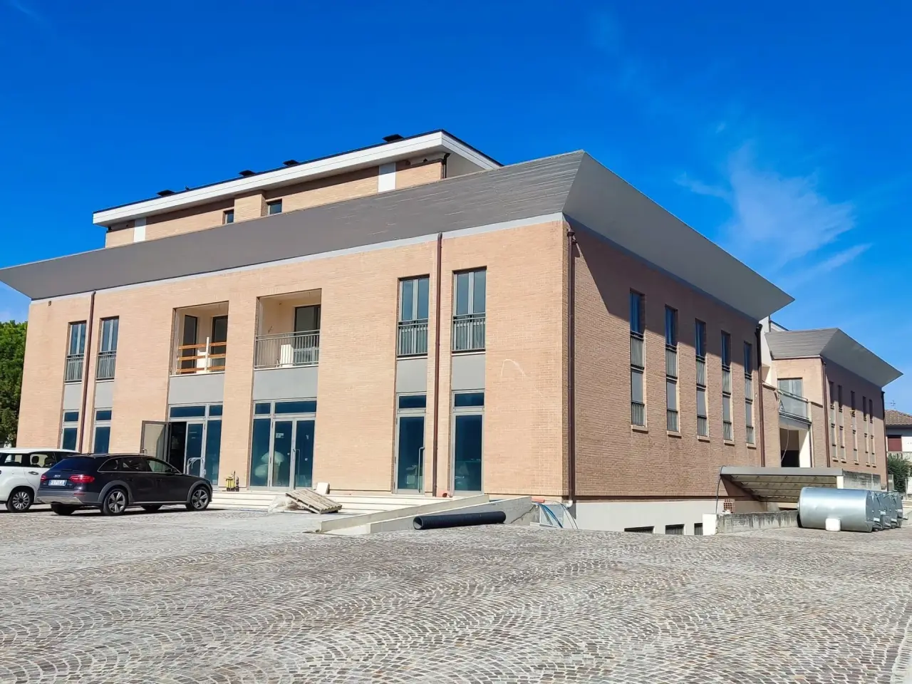 Palazzina commerciale in , Spinetoli, {3} - Foto 1