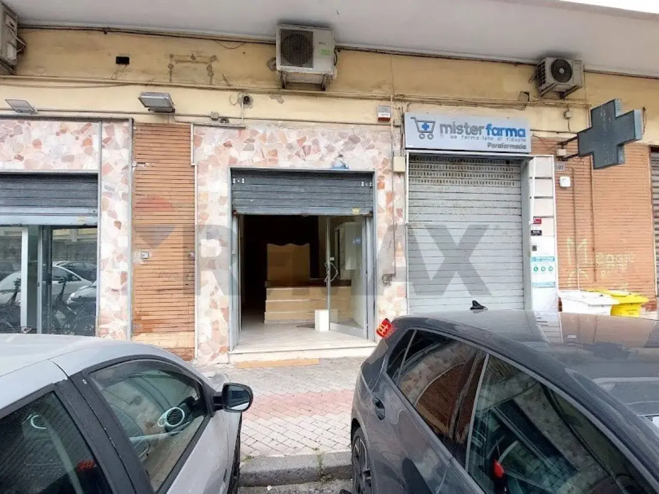 Negozio in Via Ferrante Imparato 209-211, Napoli, {3} - Foto 1