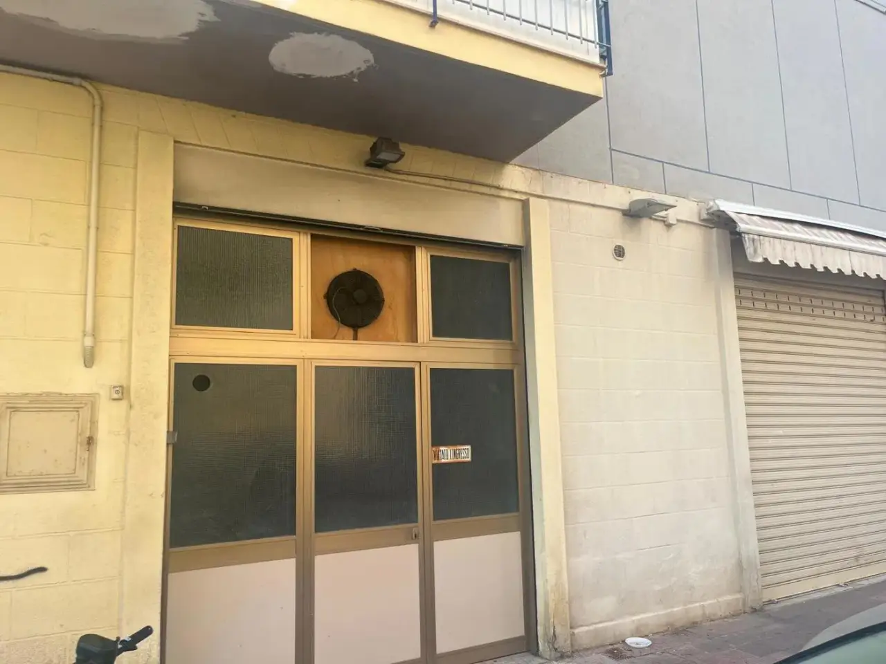 Esercizio commerciale in Via Puglie , Bari, {3} - Foto 1