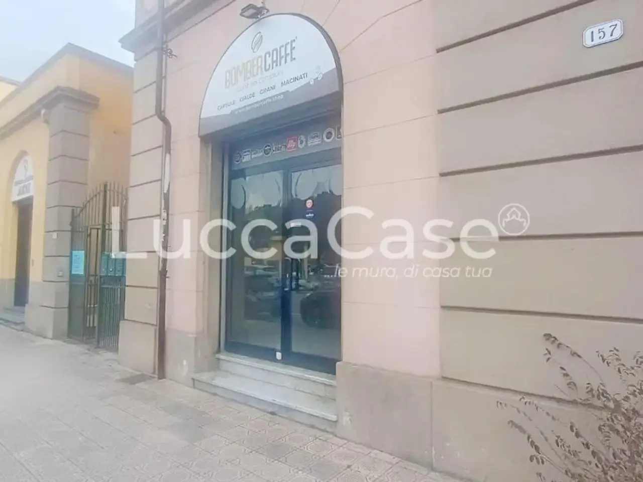 Locale commerciale in , Lucca, {3} - Foto 1