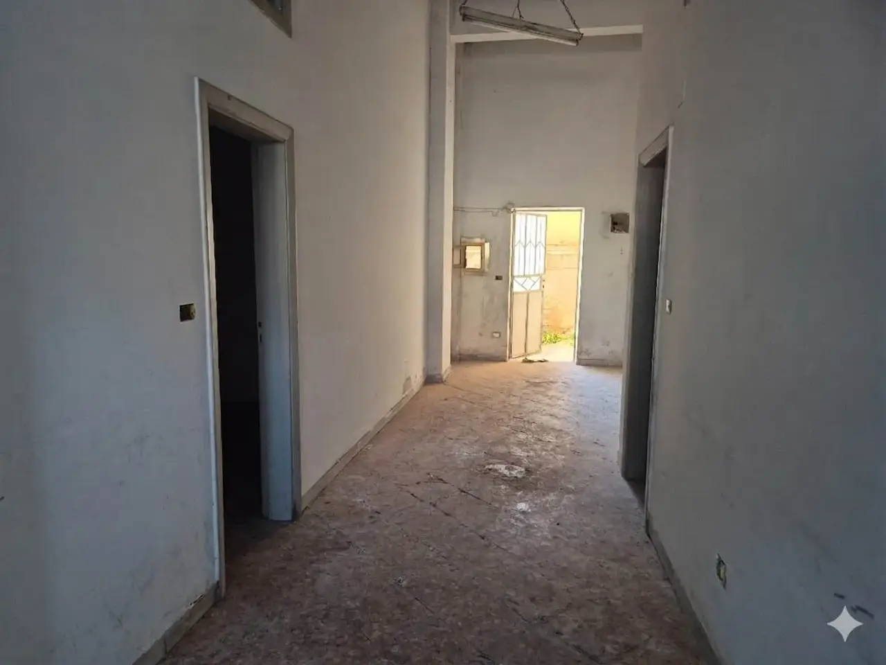 Magazzino in Via I Traversa S. Clemente, Nocera Superiore, {3} - Foto 2