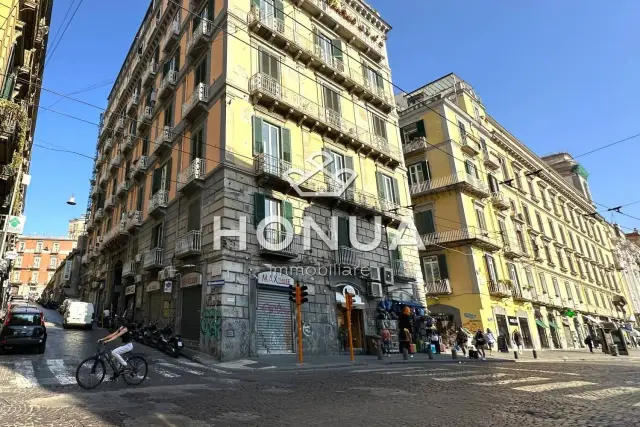 Gemeinschaftsbüro in Via Tarsia 64, Napoli - Foto 1