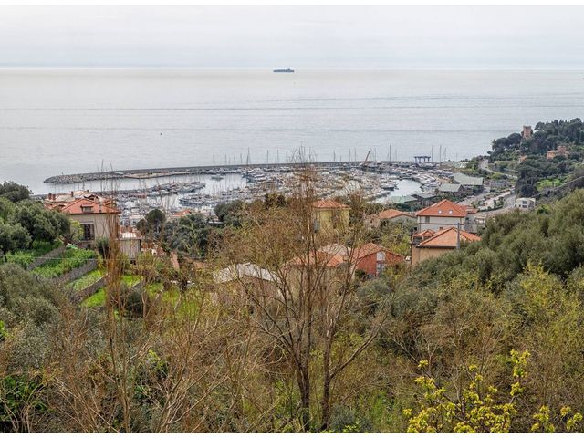 3-room flat in Via Nuova Castagnabuona 26, Varazze - Photo 1