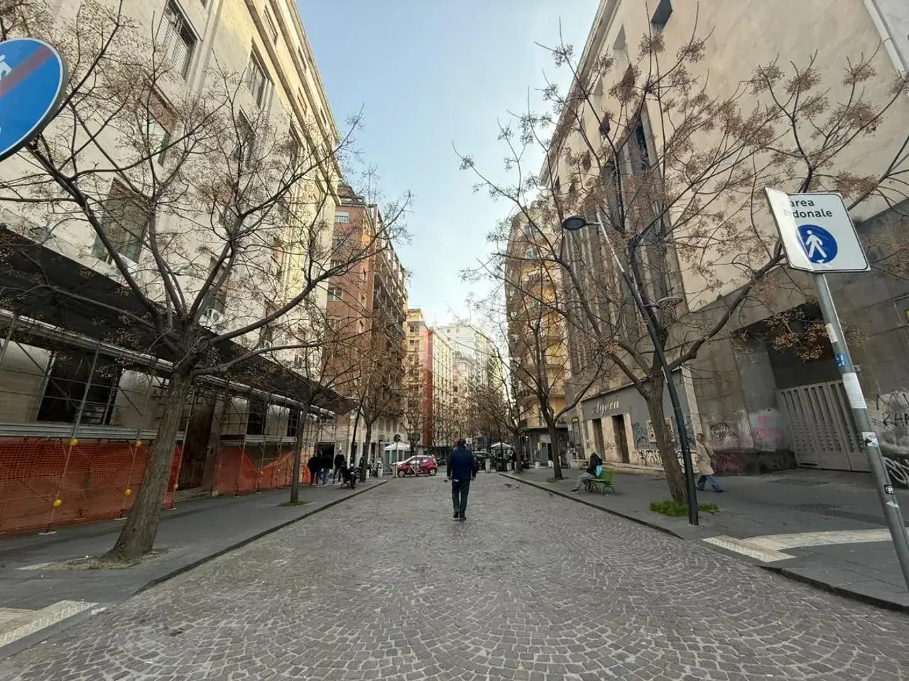 Negozio in Via Guantai Nuovi 00, Napoli, {3} - Foto 1