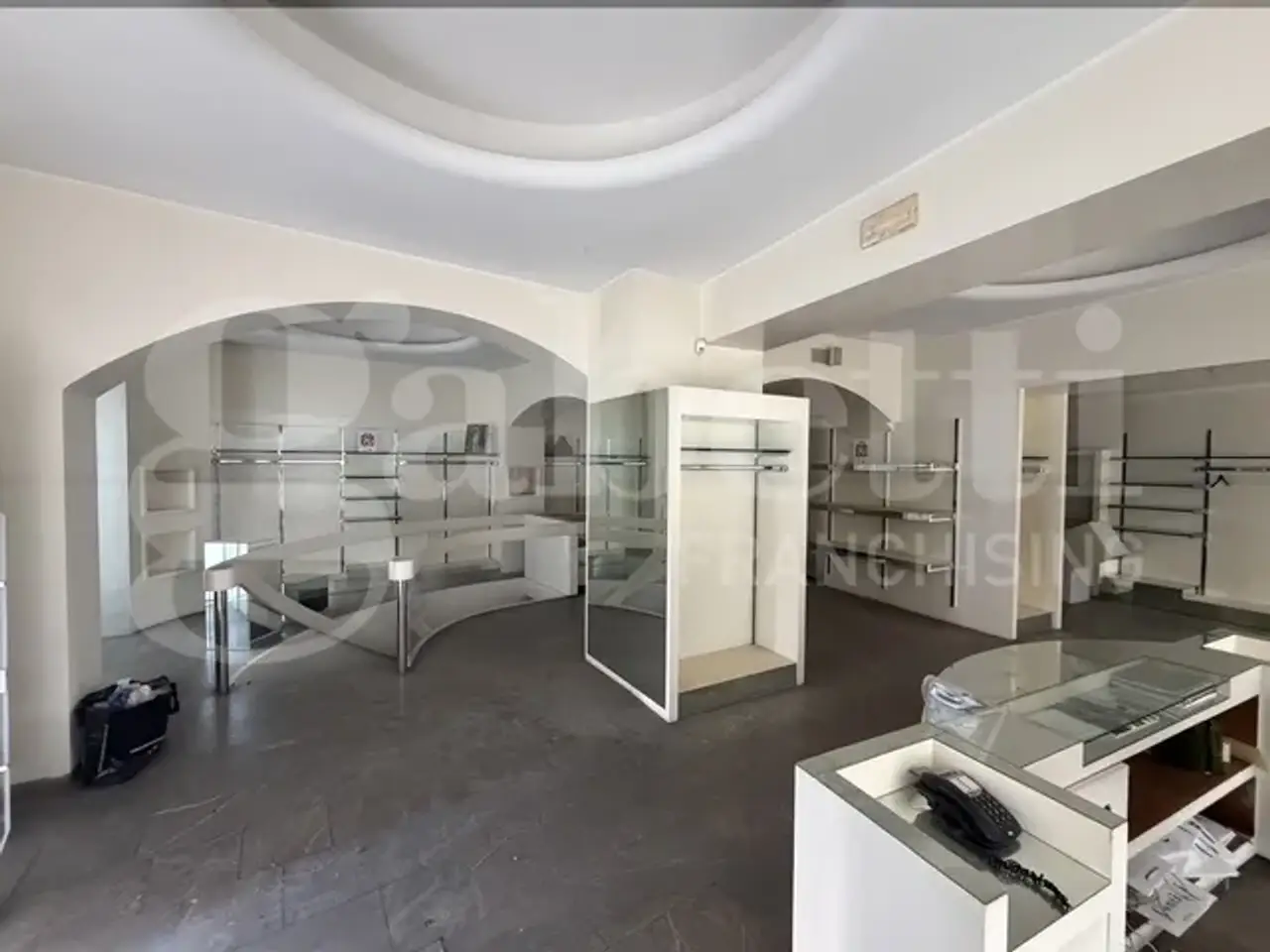 Negozio in Piazza della Repubblica 30, Terni, {3} - Foto 2