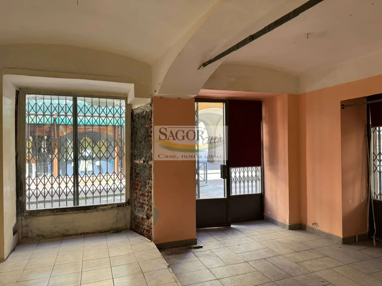 Negozio in Via Duca degli Abruzzi 9, Pinerolo, {3} - Foto 2