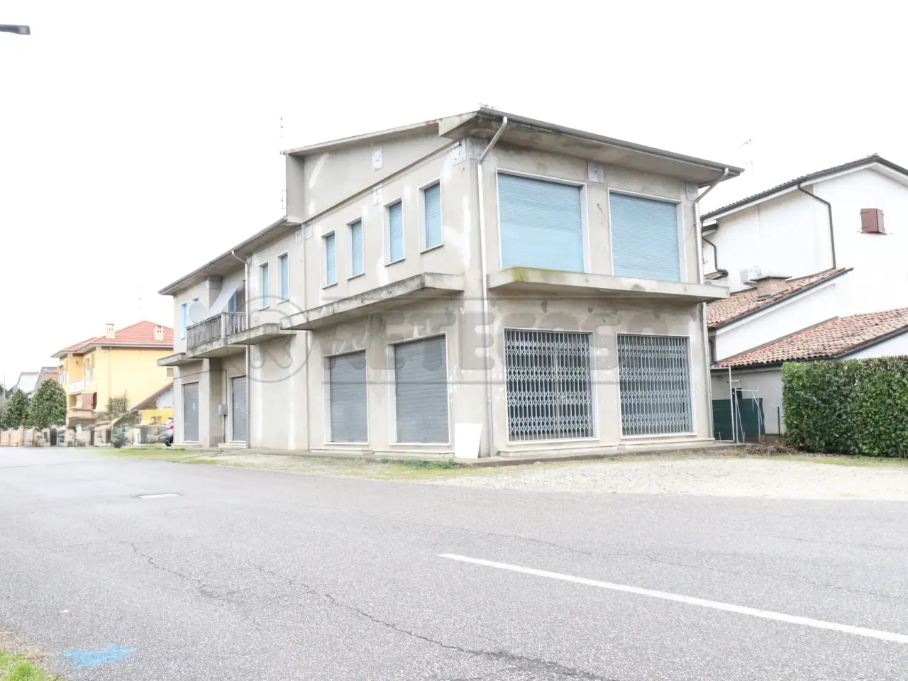 Palazzina commerciale in Via Guido Reni 2, Bondeno, {3} - Foto 1