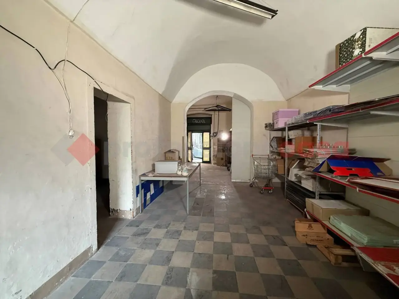 Magazzino in Via Mazzini 40, Taranto, {3} - Foto 1