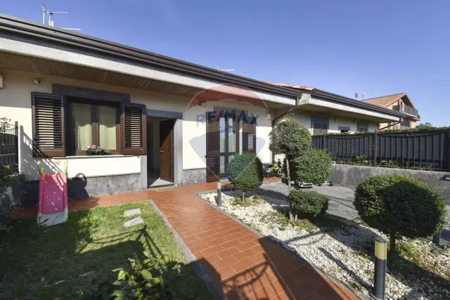 Villa a schiera in vendita, Via dei Tulipani 27, San Pietro Clarenza - Foto 1