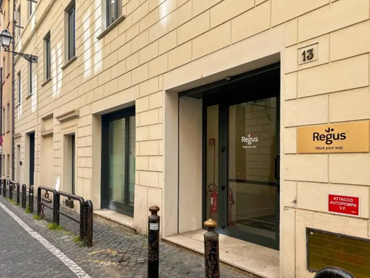 Ufficio in Salita di San Nicola da Tolentino 13, Roma, {3} - Foto 2