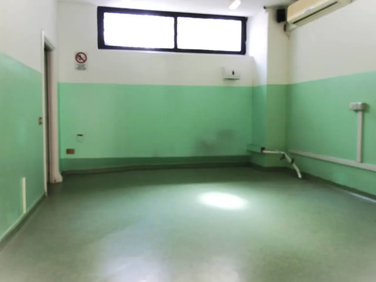 Locale commerciale in Via dei Quartieri 42, Palermo, {3} - Foto 1