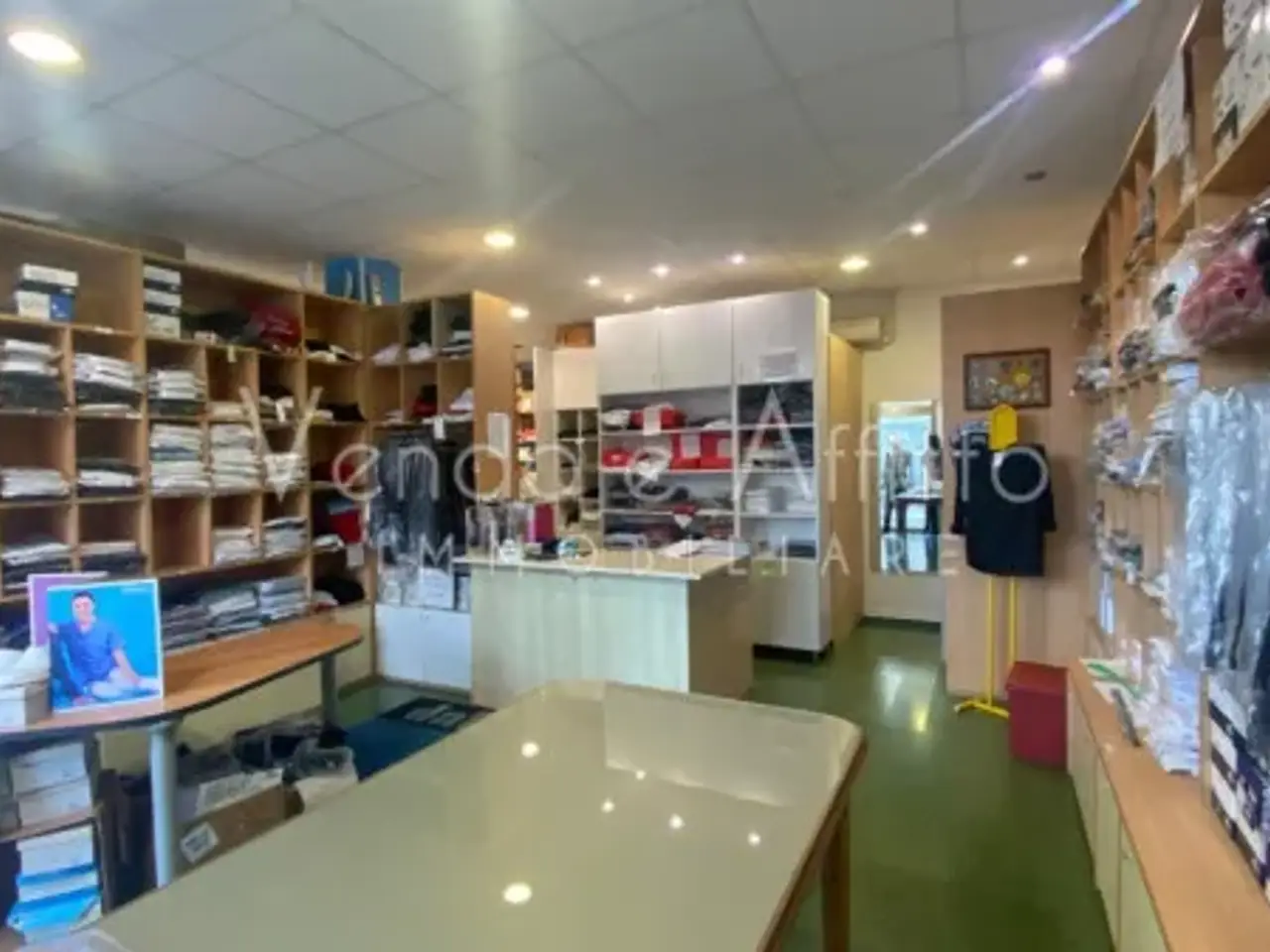 Abbigliamento in , Termoli, {3} - Foto 1