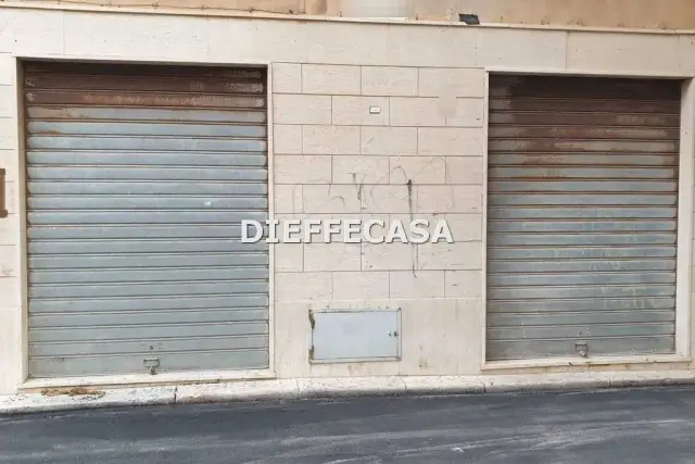 Shop in Piazza Giacomo Matteotti, Marsala - Photo 1