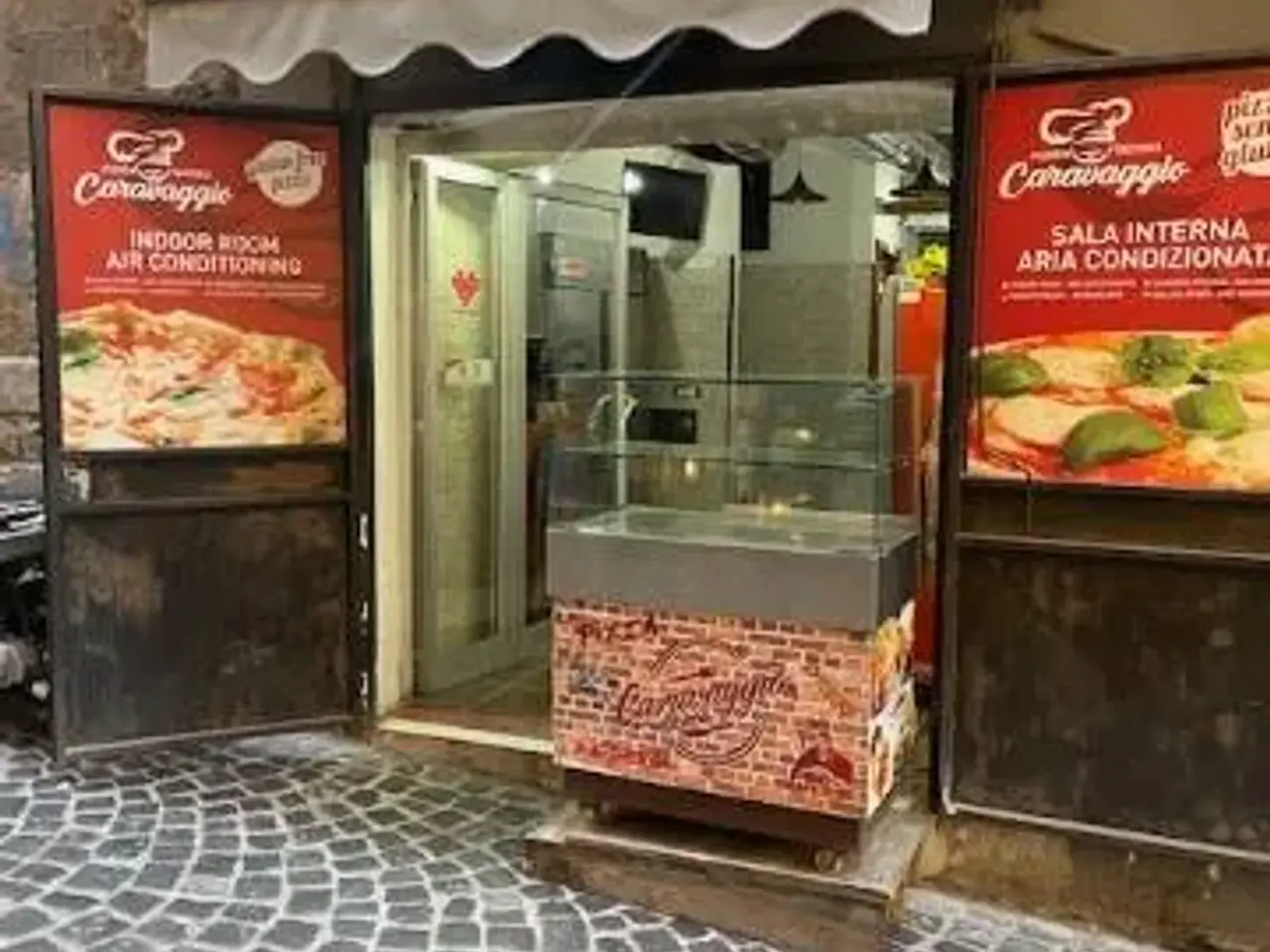 Locale commerciale in Via dei Tribunali 139, Napoli, {3} - Foto 1