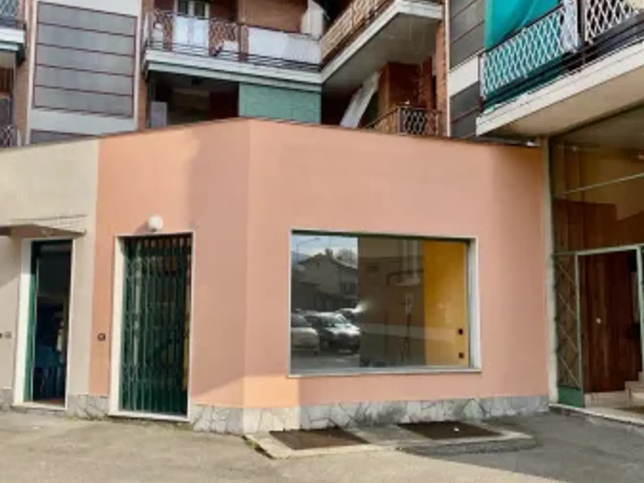 Negozio in Via Ivrea 39, Biella, {3} - Foto 1
