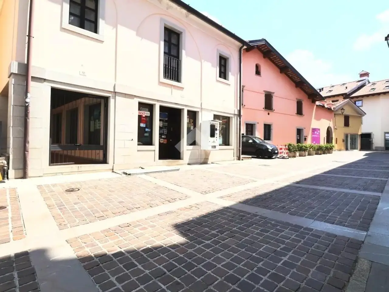 Negozio in Via Alessandro Manzoni 10, Cividale Del Friuli, {3} - Foto 1