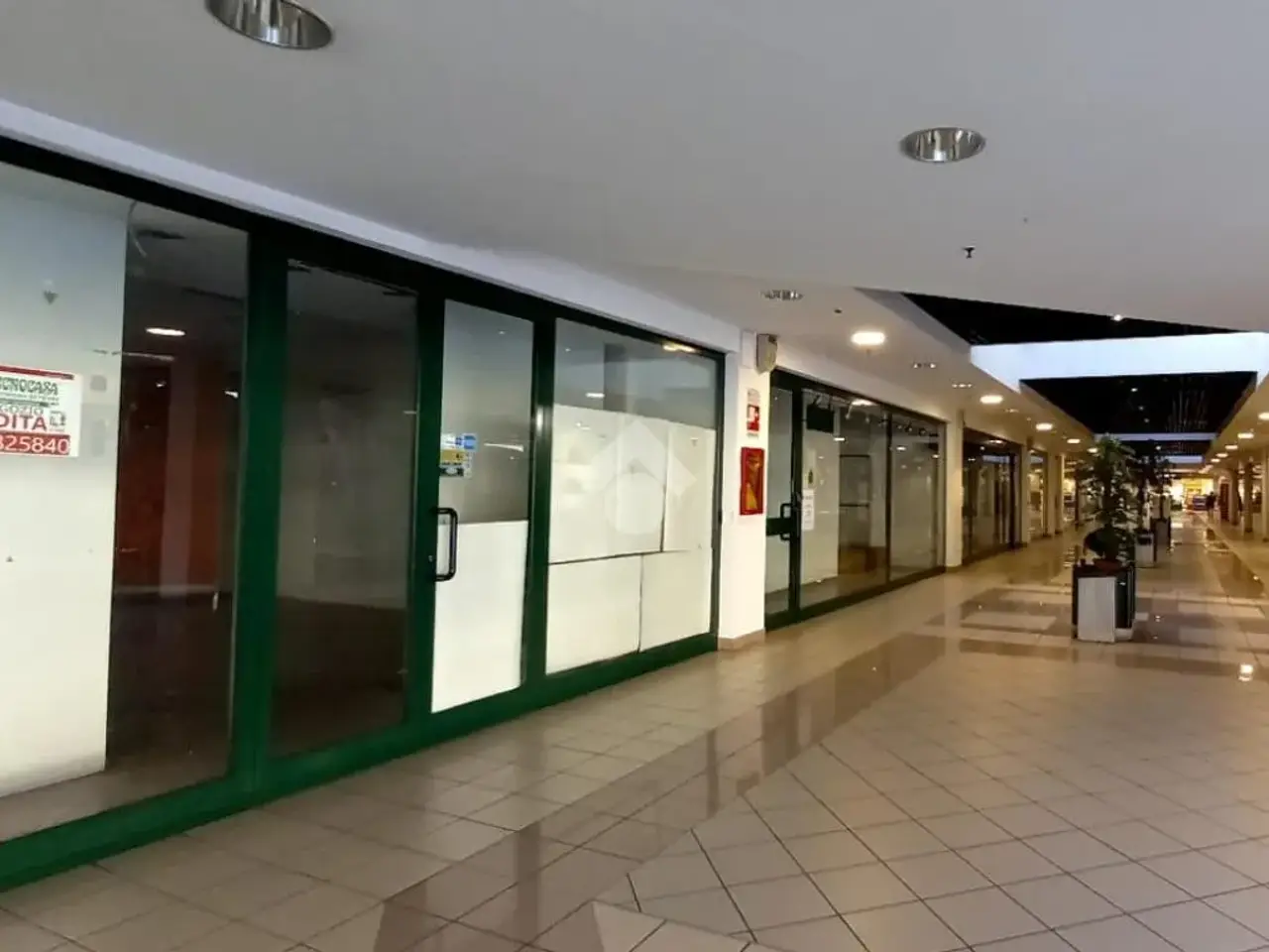 Negozio in Via Matteotti 300, Gardone Val Trompia, {3} - Foto 1