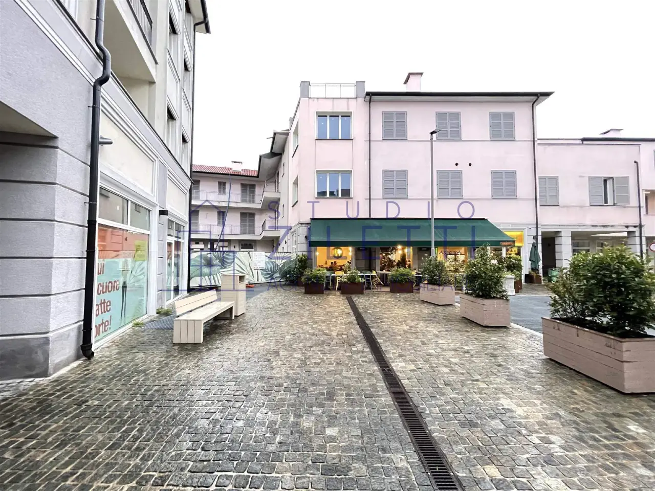 Esercizio commerciale in Via Solferino 3 Busto Arsizio, Busto Arsizio, {3} - Foto 2
