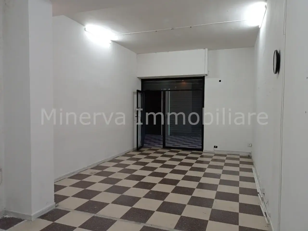 Negozio in Via XXV Aprile 31, Carlentini, {3} - Foto 1