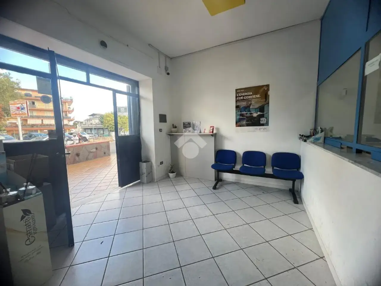 Negozio in Via S. Rocco 181, Marano Di Napoli, {3} - Foto 2