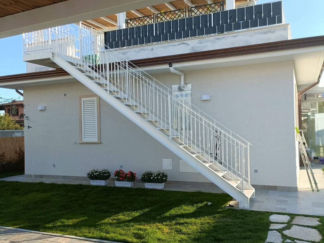 casa indipendente in vendita a Massa in zona Marina di Massa