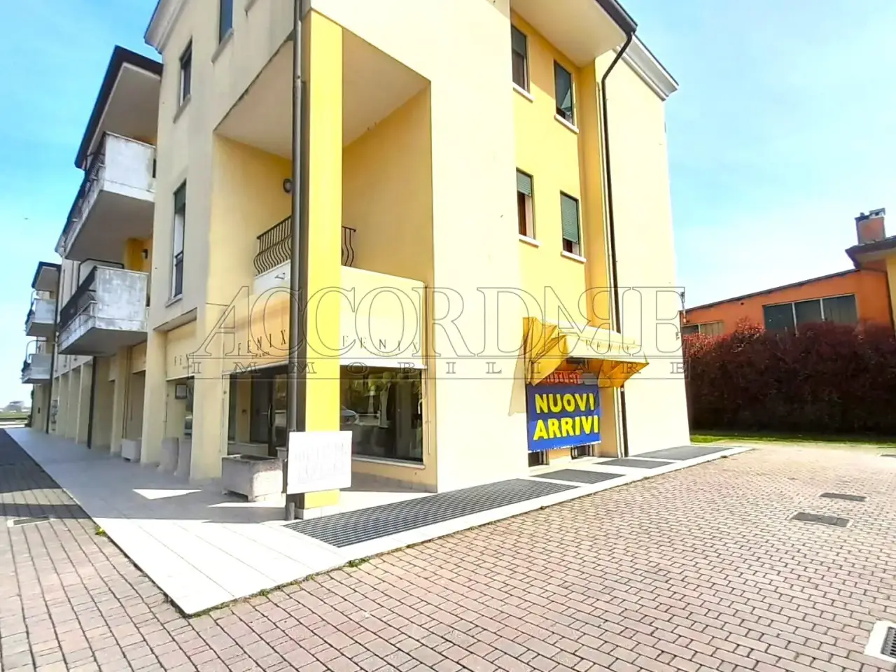Palazzina commerciale in Via del Donatore, Villafranca Padovana, {3} - Foto 1