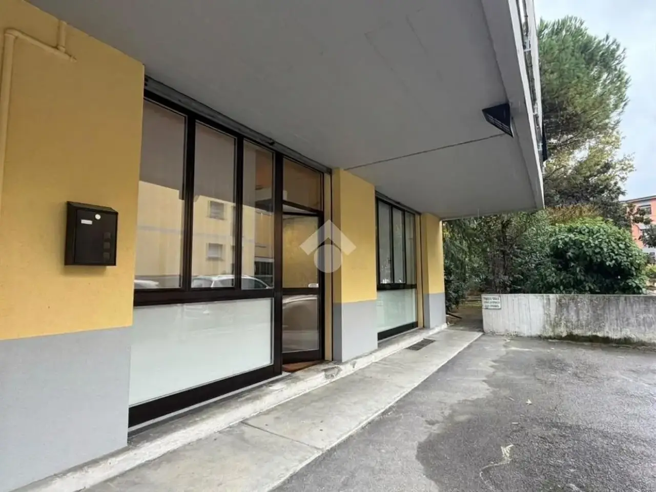 Negozio in Via Guido Guinizelli 11, Casalecchio Di Reno, {3} - Foto 1