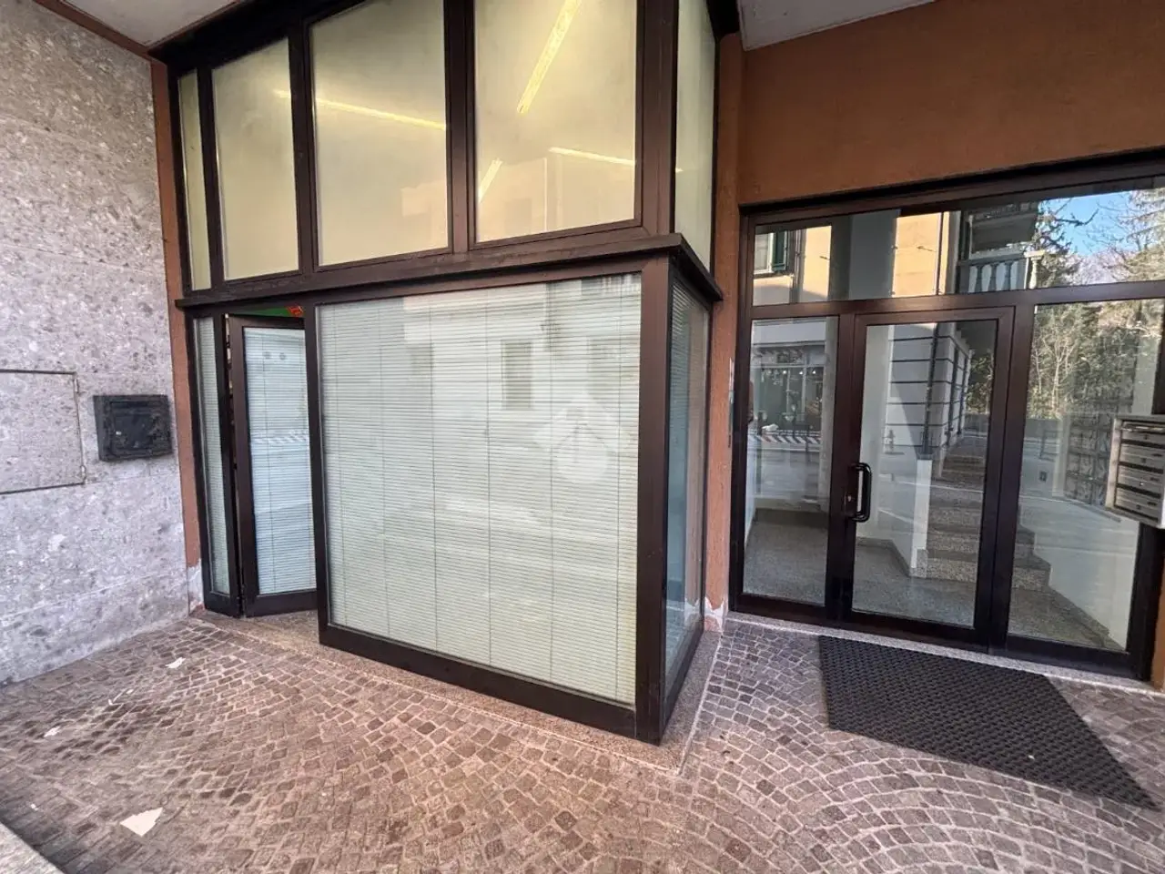 Negozio in Via Rivolta 4, Lecco, {3} - Foto 2