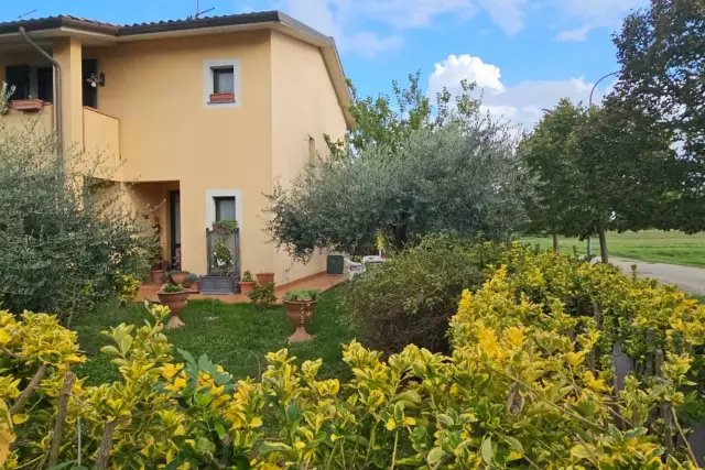 Terraced house in Via Lucchese Romana in Cimitero, Altopascio - Photo 1