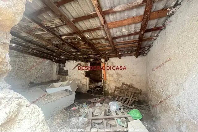 Warehouse in Via Passo del Carretto 62a, Bagheria - Photo 1