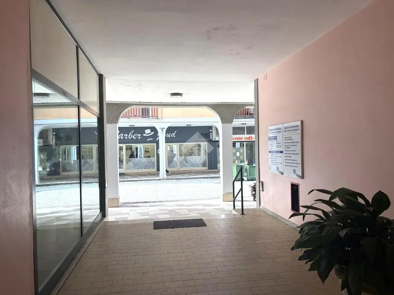 Ufficio in Via Lady Mary Wortley 3, Costa Volpino, {3} - Foto 2