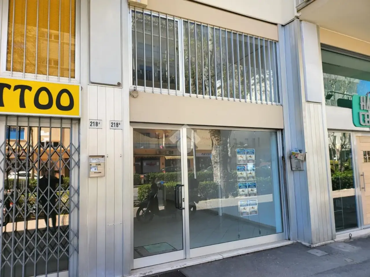 Negozio in Viale Tripoli 218, Rimini, {3} - Foto 1