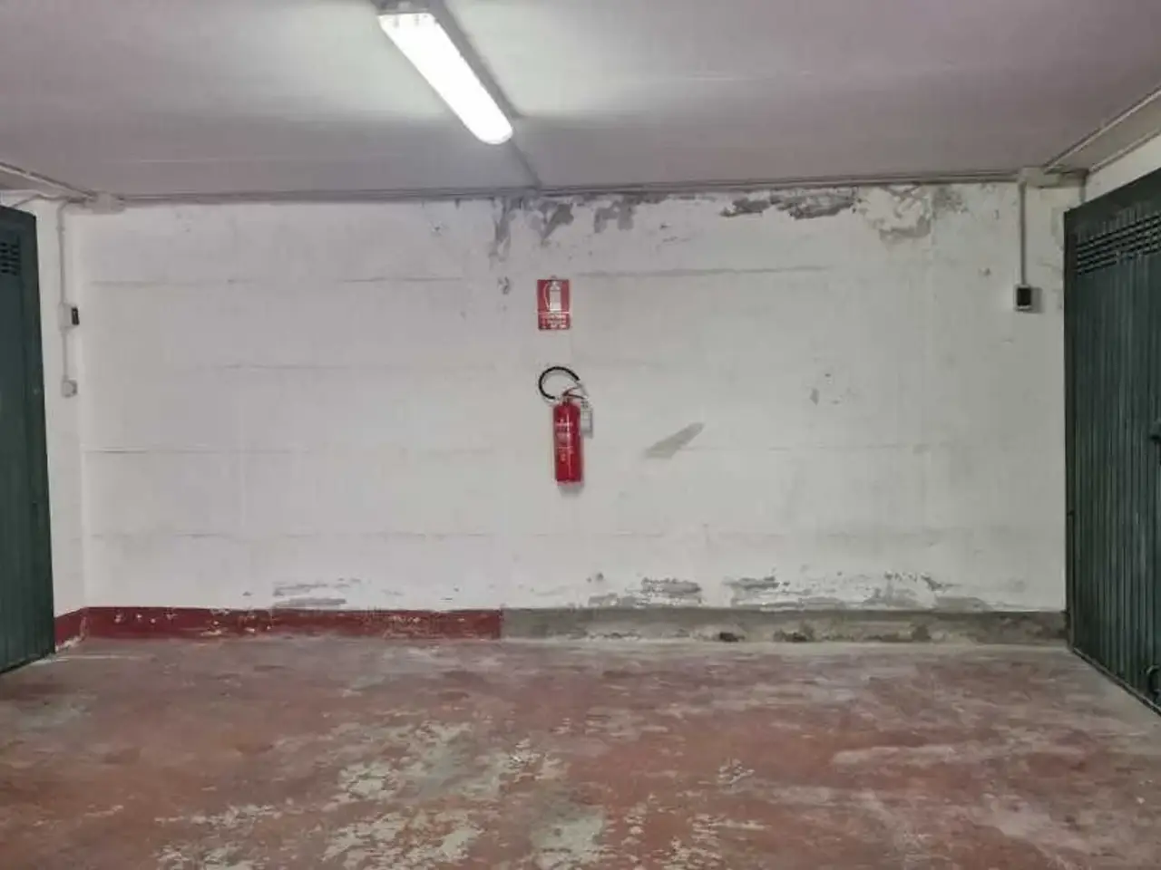 Parcheggio chiuso in Via Maiolo 4, Alassio, {3} - Foto 1