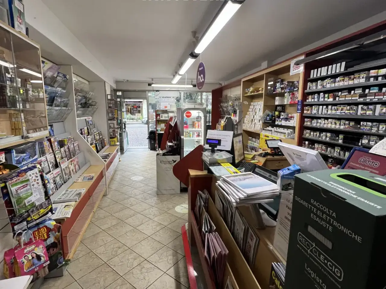 Tabaccheria in Via Grazioli 52, Trento, {3} - Foto 1