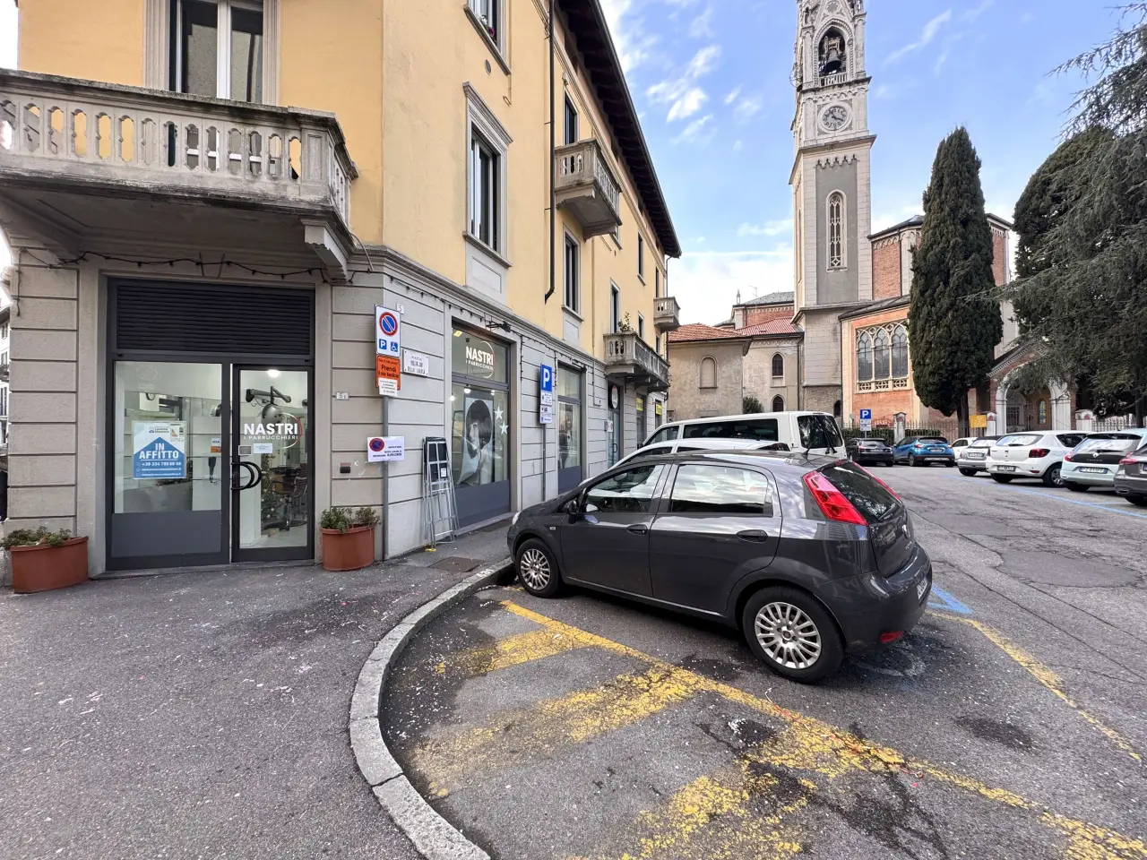 Negozio in Piazza Volontari della Libertà, Cantu', {3} - Foto 1
