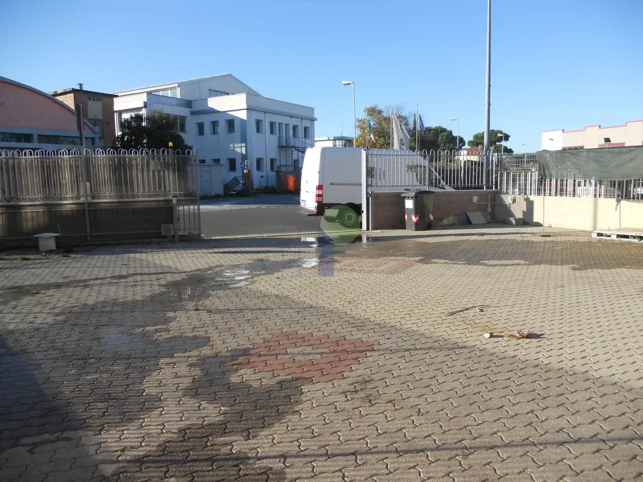 Capannone in Via Leopardi 11, Livorno, {3} - Foto 1