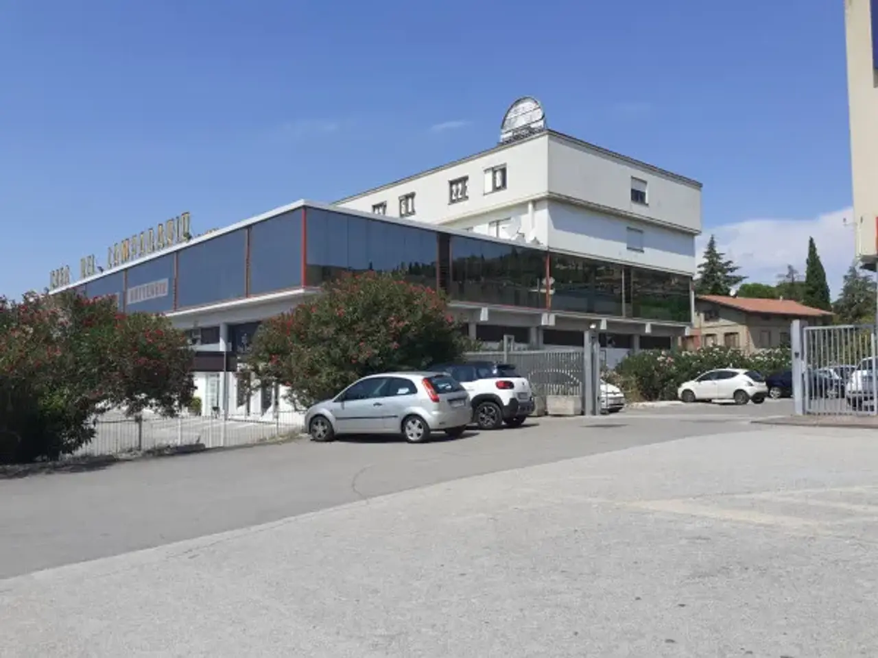Negozio in Via Filippo Turati 21, Corciano, {3} - Foto 1