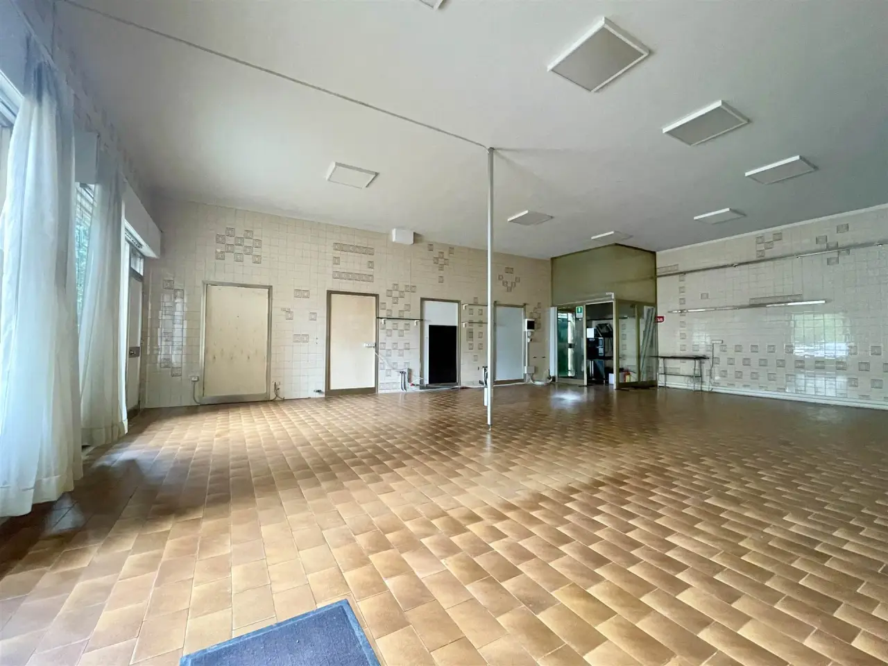 Negozio in , Roncoferraro, {3} - Foto 2