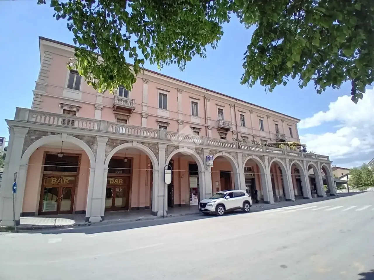 Negozio in Spoleto Piazza della Vittoria 22, Spoleto, {3} - Foto 2