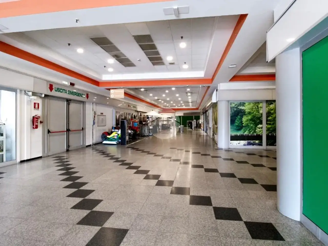 Negozio in Viale Aldo Moro 3, Codogno, {3} - Foto 1