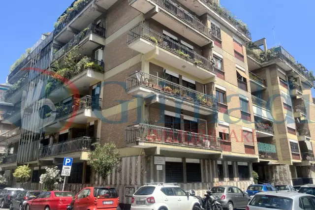 4-room flat in Via Alfredo Casella 43, Roma - Photo 1