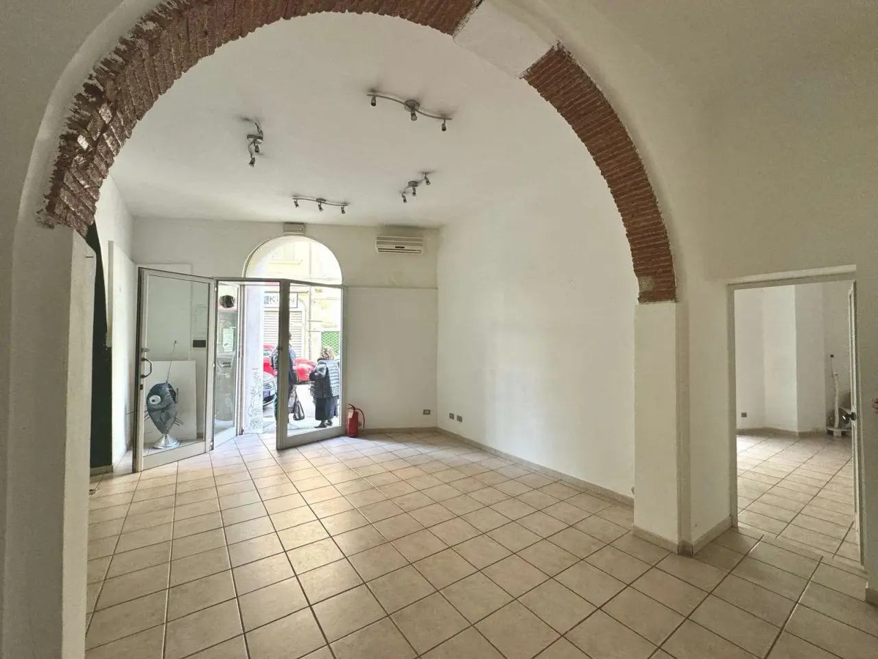Negozio in Via Carlo Goldoni 22, Livorno, {3} - Foto 1