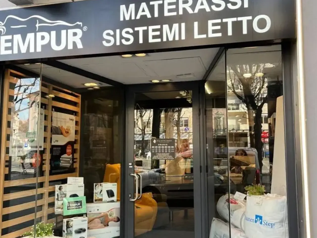 Locale commerciale in Piazza Martiri della Libertà 1, Rivoli, {3} - Foto 2