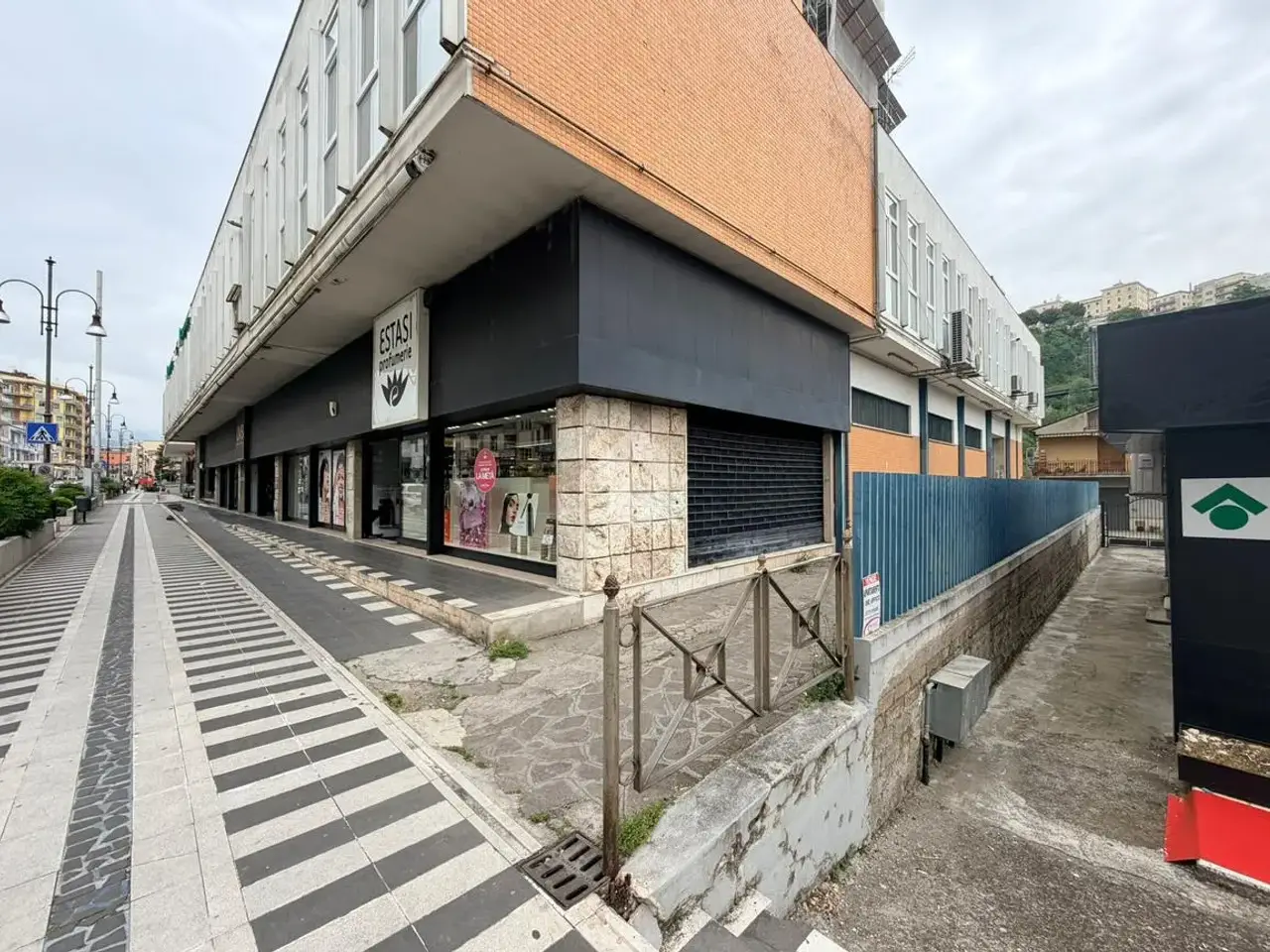 Negozio in Via Aldo Moro 240, Frosinone, {3} - Foto 2
