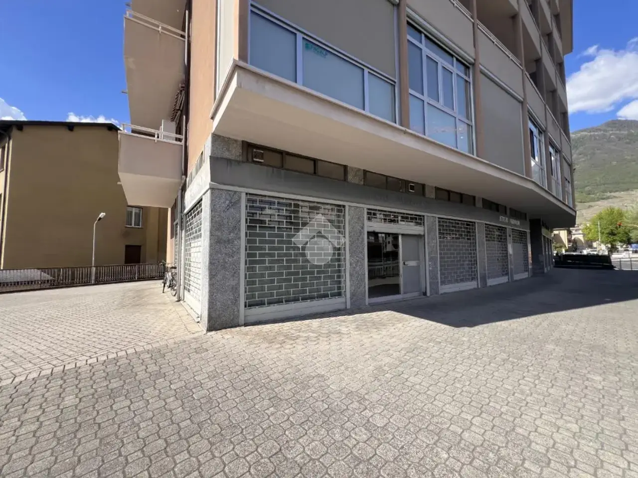 Negozio in Via Parolo 38, Sondrio, {3} - Foto 1